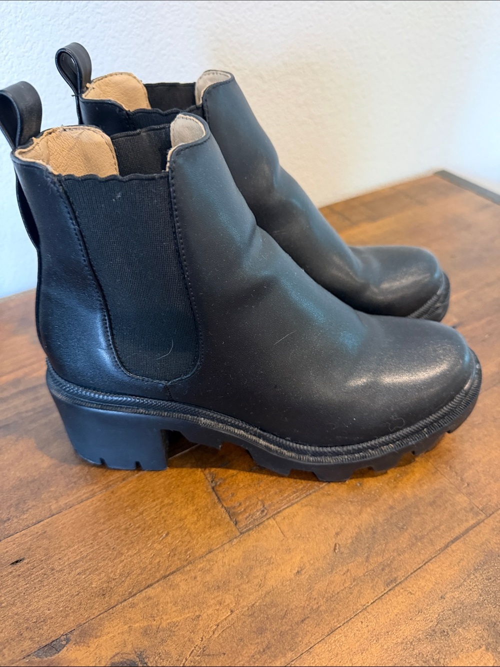 Steve Madden Black Leather Chelsea Lug Booties